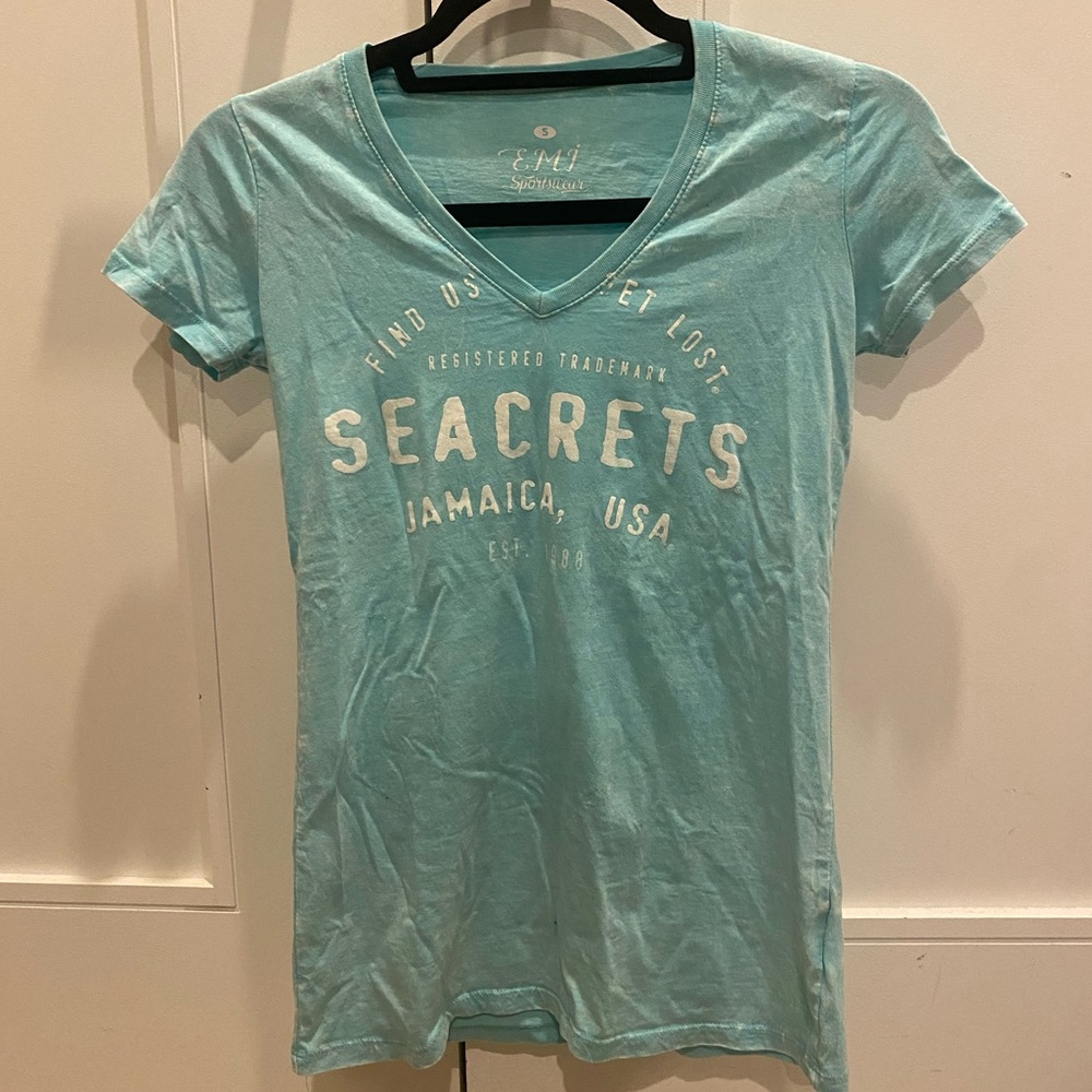 FINAL SALE 🔥 Seacrets USA - aqua v-neck t shirt